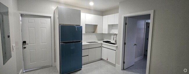 Building Photo - 1140 SW 153rd Ter Unit Charmin Mini Apartment