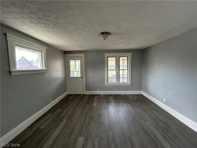 Photo - 2069 W 98th St Unidad up