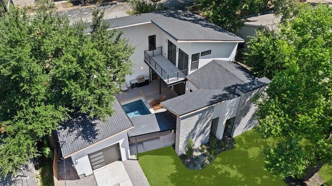 Photo - 1913 Fairlawn Ln