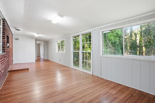 Photo - 345 Brannan Rd