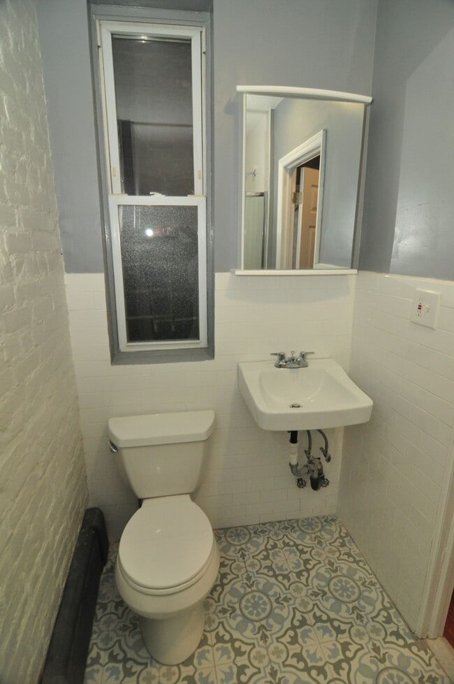 Photo - 506 E 188th St Unidad Apt 3