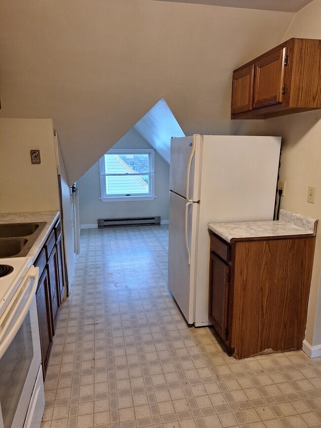 Photo - 28 N Genesee St Unidad 1