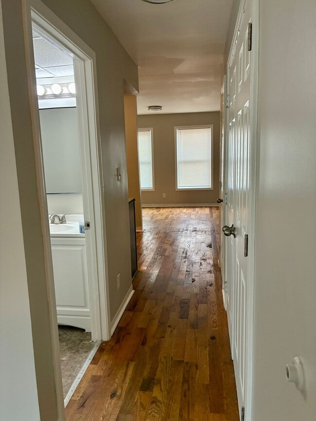 Photo - 2820-2824 Divinity Unidad 2822 Divinity Lane