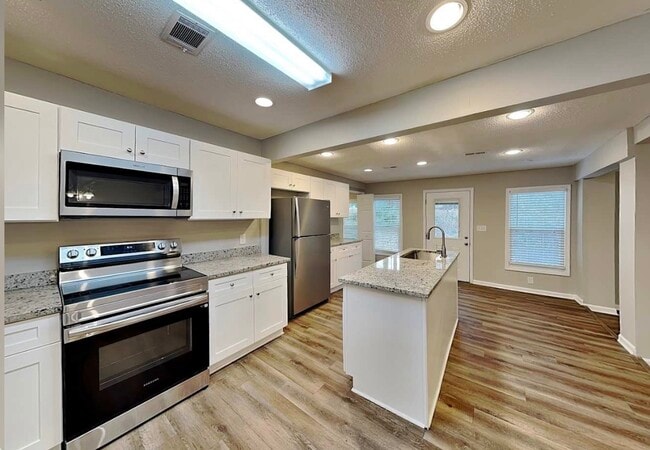 Photo - 729 Utoy Cir SW