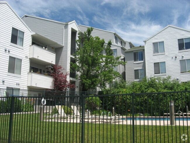 Building Photo - Downtown U of U gorgeous condo! THREE park...