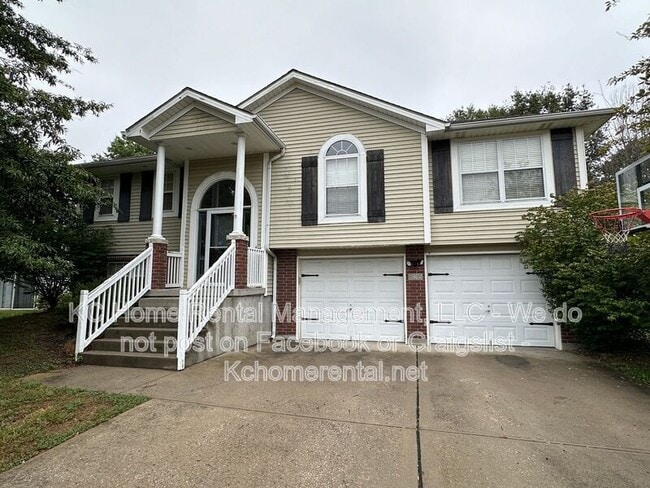 Photo - 625 NW Rosaceae Dr