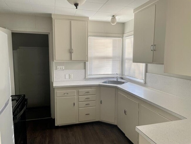 Photo - 1040 Spruce St NE