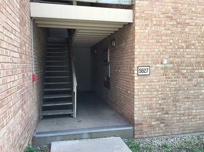 Photo - "Charming 2-Bedroom Retreat in Lisle with Spacious Living – 850 Sq Ft of Comfort!"