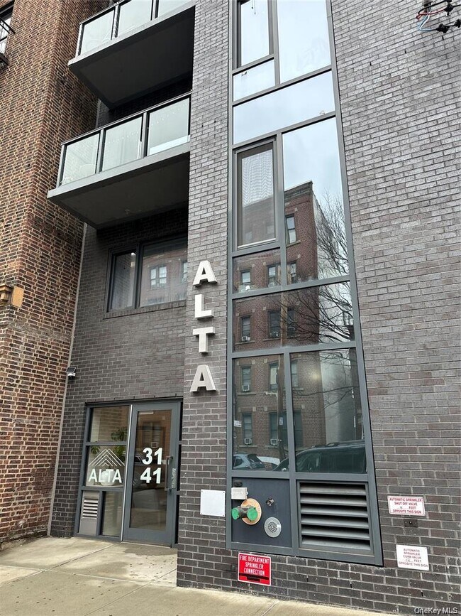 Building Photo - 31-41 29th St Unit 5B