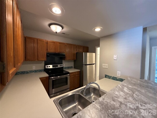 2325 Brookview Ct