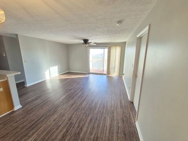 Photo - 10 Creekwood Dr Unit 8