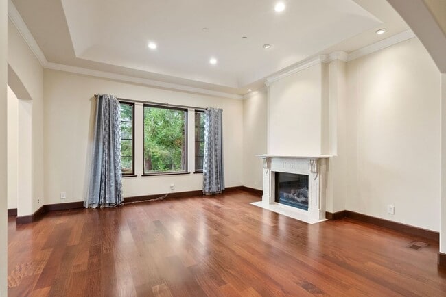 Photo - 512 Lakeview Way