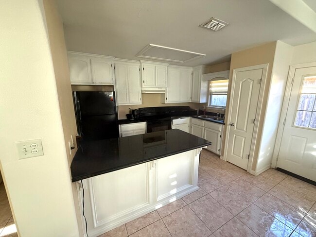 Building Photo - 1803 W Bronze St Unit 2