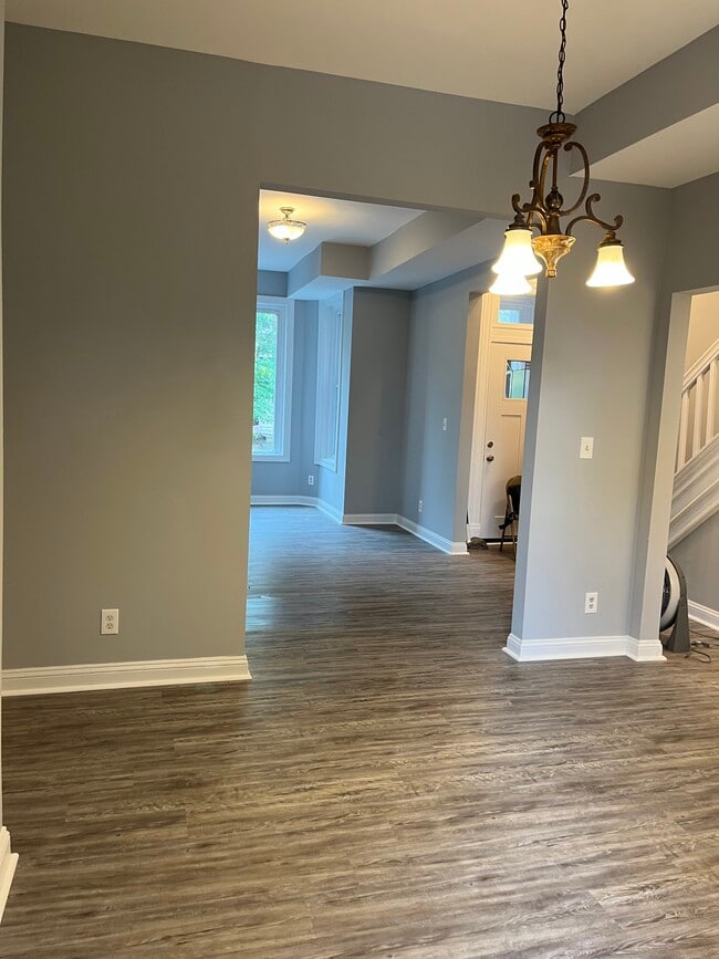 Photo - 1006 F St NE Unidad 1006 F ST NE 2 Level Home