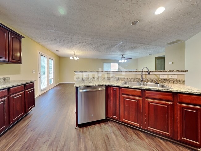 Photo - 889 Bramble Way