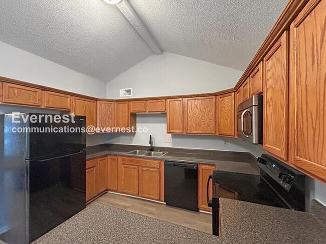 Photo - 7590 Amhurst Cove