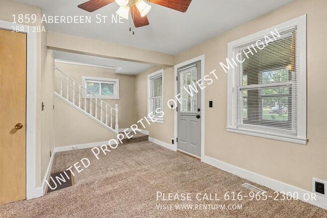 Photo - 1859 Aberdeen St NE