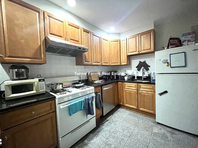 Photo - South End Location, In-Unit Washer and Dryer, Eat-in Kitchen