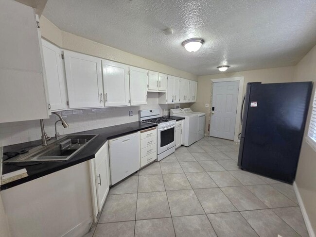 Photo - 709 E 1300 N St