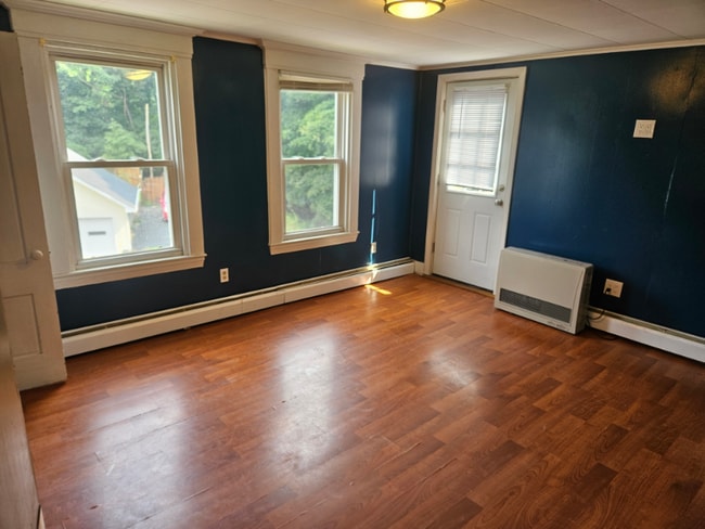 Building Photo - 108 Pool St Rental