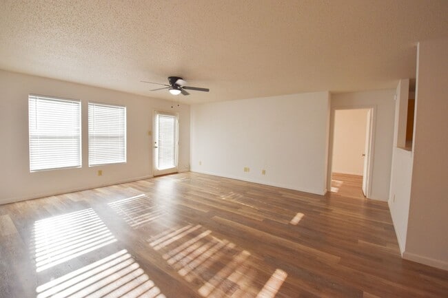 Photo - 551 Runnymede Ct