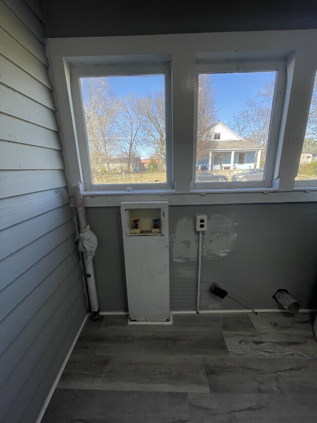 Photo - 1600 S Beech St