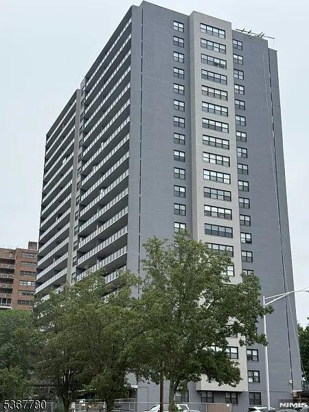 Building Photo - 285 Aycrigg Ave Unit 285 Aycrigg Ave APT 20C