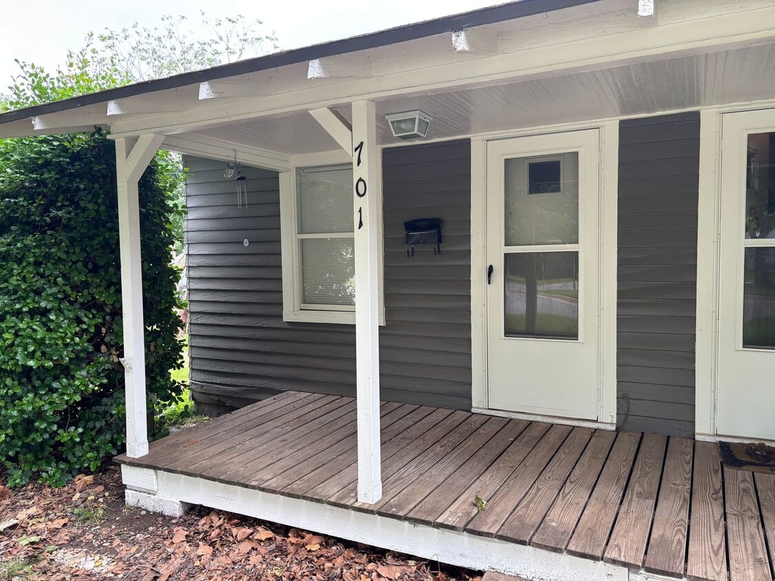 Remodeled 1 bedroom 1 bathroom duplex hous... - Remodeled 1 bedroom 1 bathroom duplex hous...