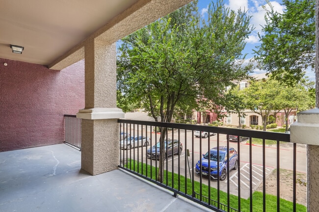 Balcón - eaves Twin Creeks