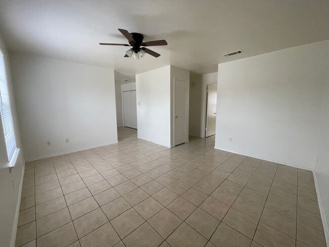 Photo - 1712 Benttree Dr Unidad A