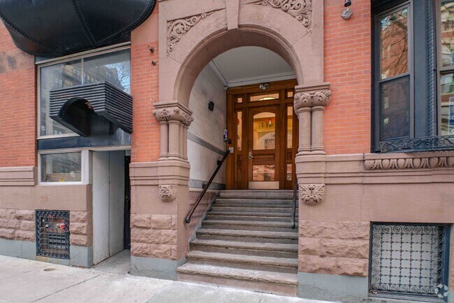 Entrada del edificio - 31 Massachusetts Ave