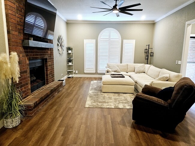 Photo - 2010 Constitution Ave