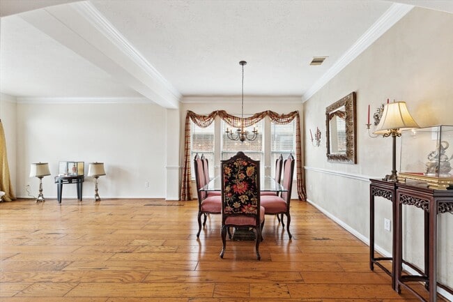 Photo - 2088 Silverthorn Ln