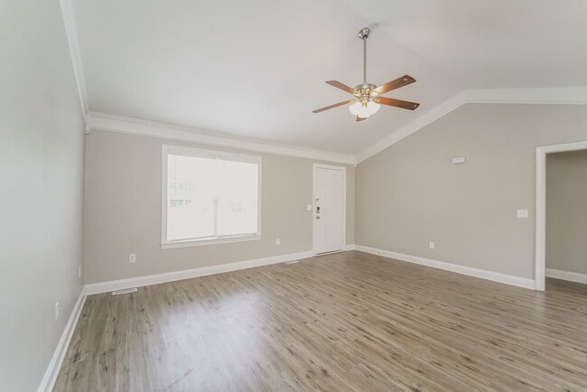Photo - 854 Loch Lomond Cir