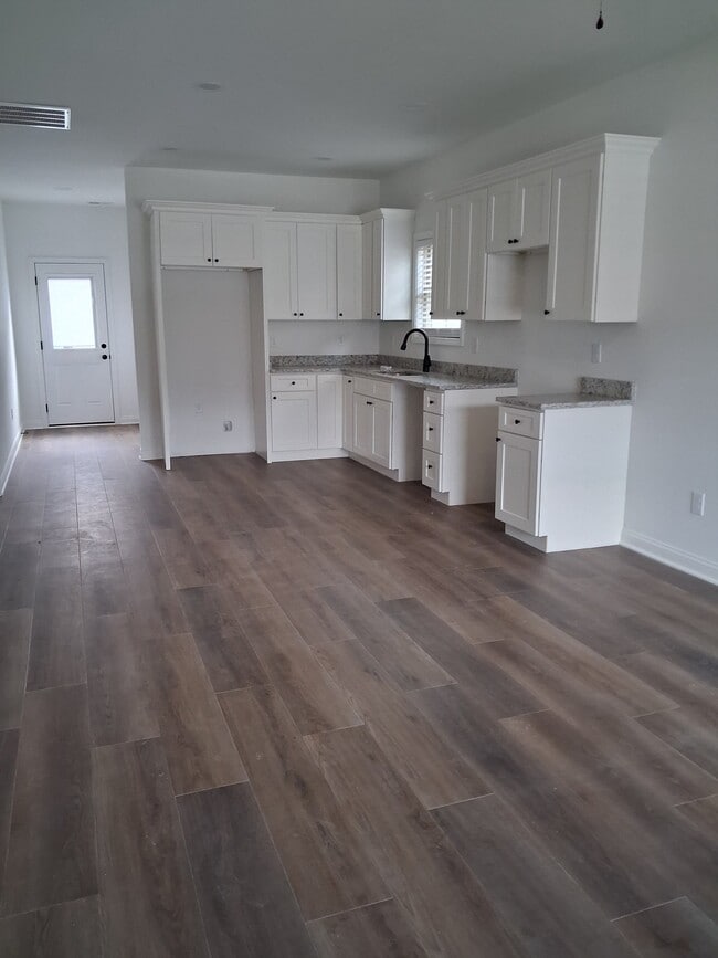 Photo - 842 Ridgewood Dr