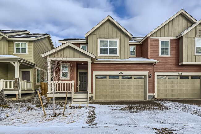 Building Photo - 637 Thistle Pl