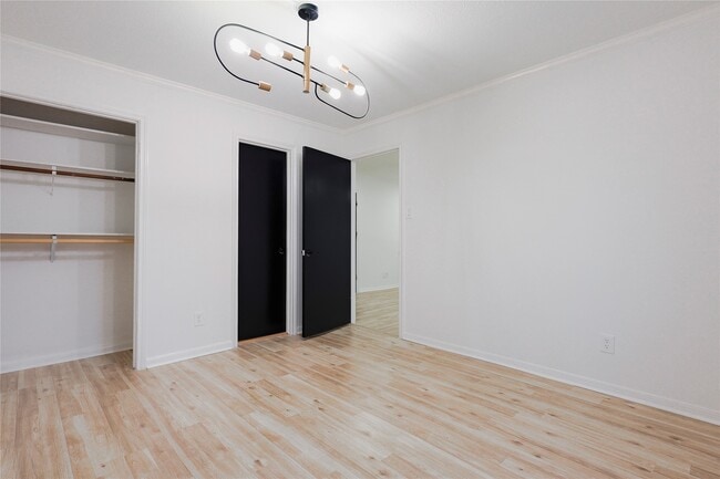 Building Photo - 10411 Rippling Fields Dr Rental