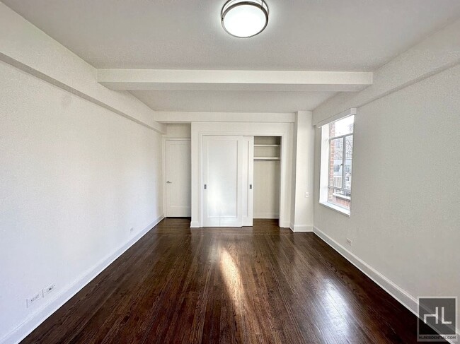 Photo - FIFTH AVENUE Unit 3E