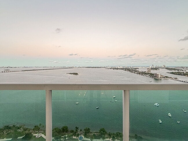 Building Photo - 1800 N Bayshore Dr Unit 3705