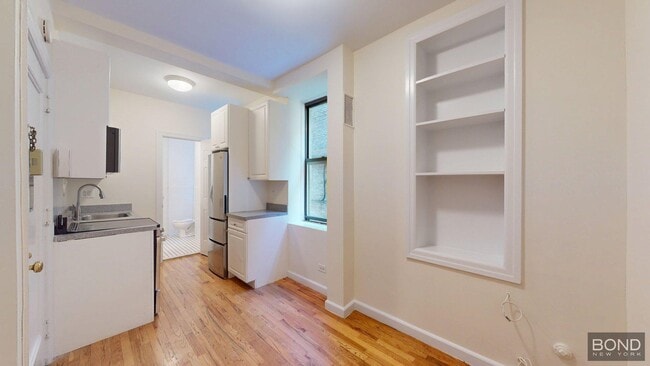 Building Photo - 305 W 45th St Unit 1L Rental