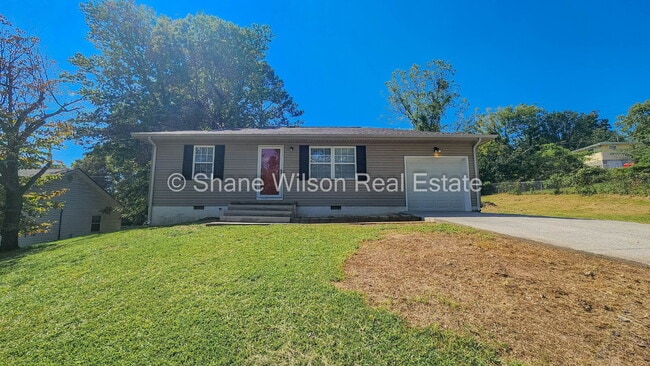 Building Photo - Recently renovated and move-in ready! 1/2 off the first month's rent!