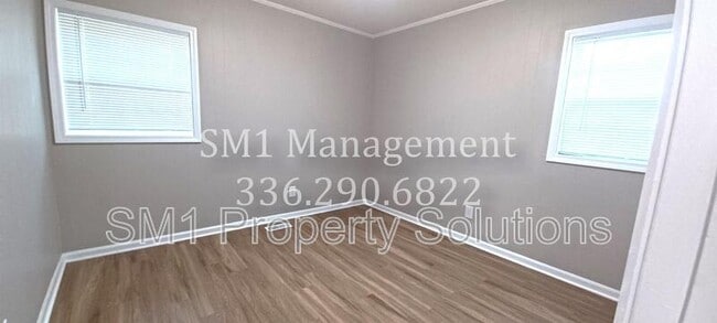 Photo - 404 Grand St