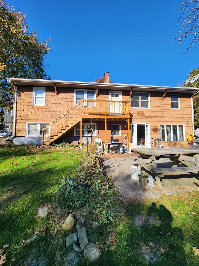 Exterior - 269 E Main St Unidad A