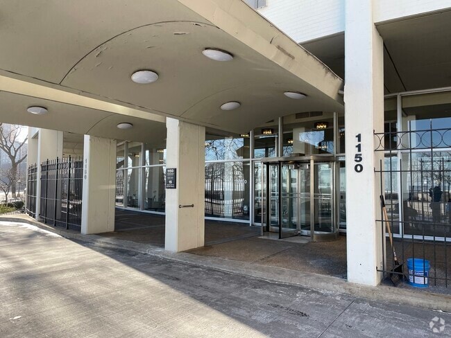 Building Photo - 1150 N Lake Shore Dr Unit 17G Rental