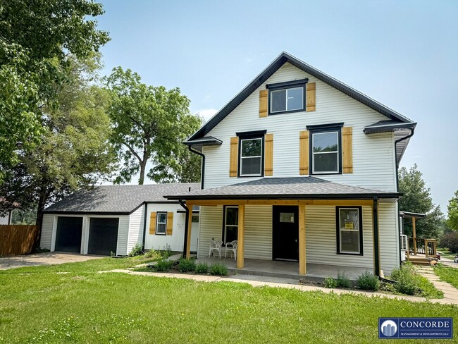 Building Photo - 3210 S 48th St Unit #2