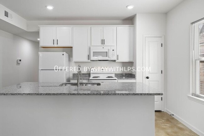 Photo - 1571 Court Ave Unit 202