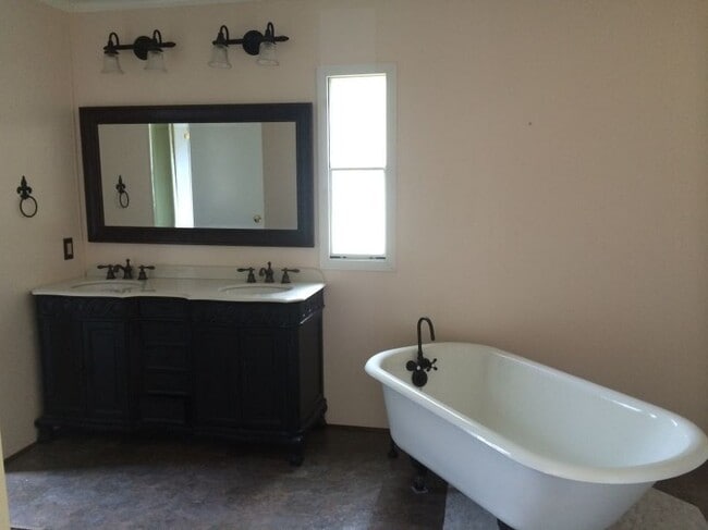 Photo - 129 Poplar Dr