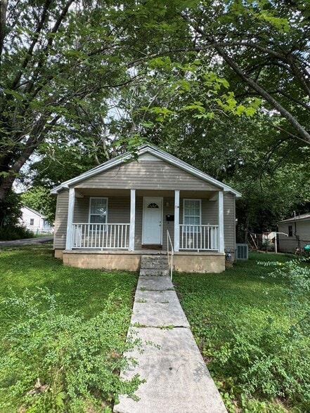 118 N Fowler Ave