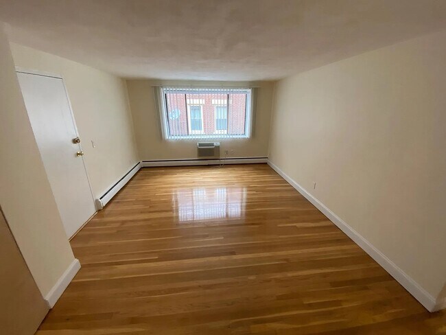 Photo - 230 Babcock St