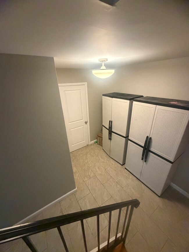 Photo - 14738 Springfield Ln Unidad Lower level